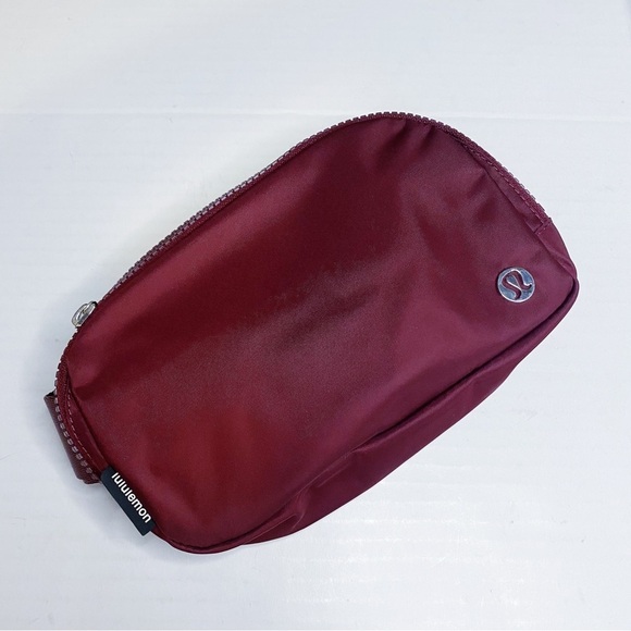 NWT Lululemon - Wear Everywhere Dark Red Belt Bag - Picture 1 of 4